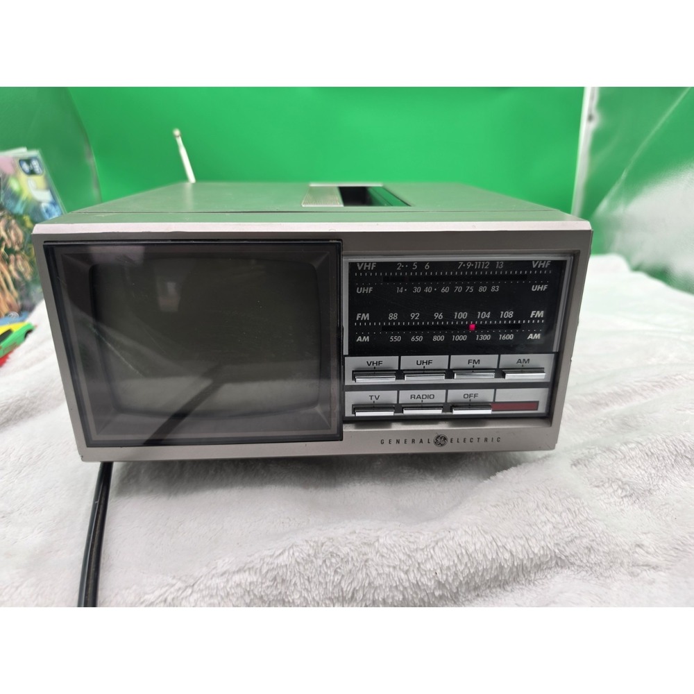 Vintage‎ GE 7-7150A Spacemaker Tested B&W Portable TV AM/FM Radio